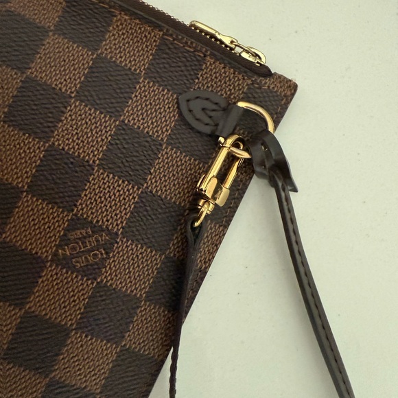 Louis Vuitton Neverfull Pochette - Picture 3 of 8